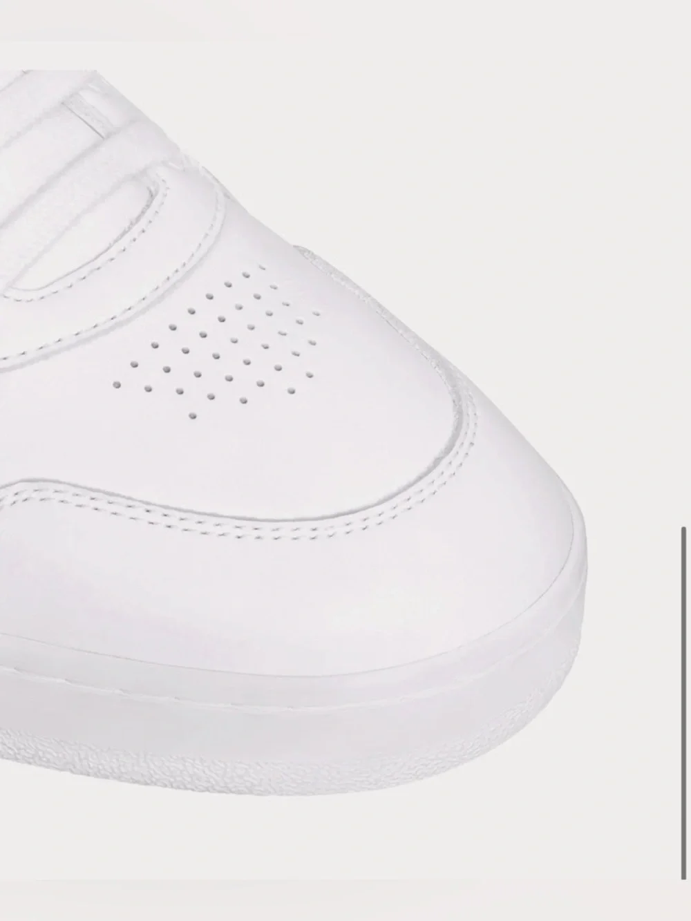 Celine - CT-10 Lace-Up Calfskin Optic White
Low Top Leather Sneakers - Picture 4 of 4
